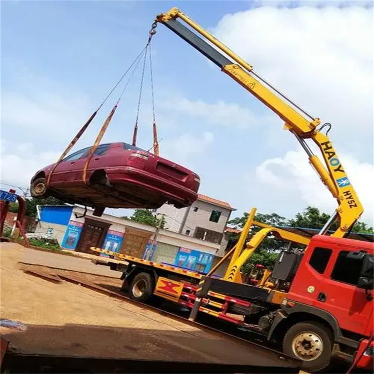 潜江经济开发区吊车吊汽车的正确方法